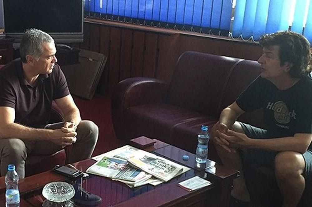 Bajaga pokazao kako se voli Zvezda! (FOTO) (VIDEO)