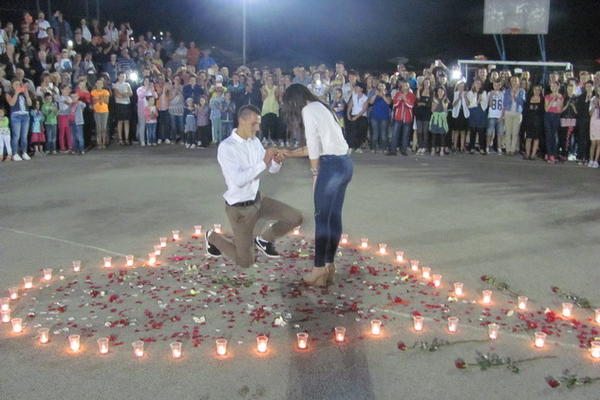 Zašto ovu fotografiju deli cela Bosna? Zato što je simbol prave ljubavi! (FOTO)