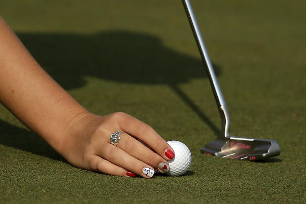 Ovo je za svako poštovanje: Trudnica u sedmom mesecu pokidala na prestižnom golf turniru! (FOTO)