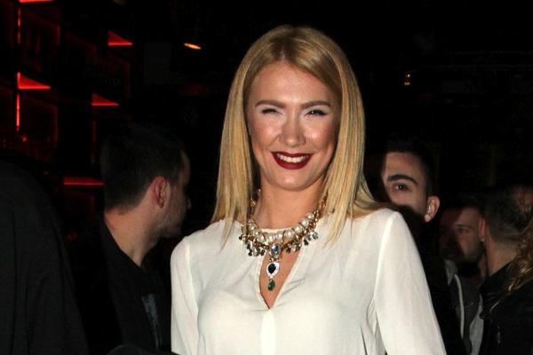 Da li će vam posle ovoga i dalje biti lepa? Voditeljka Parova napravila ogromnu promenu! (FOTO)