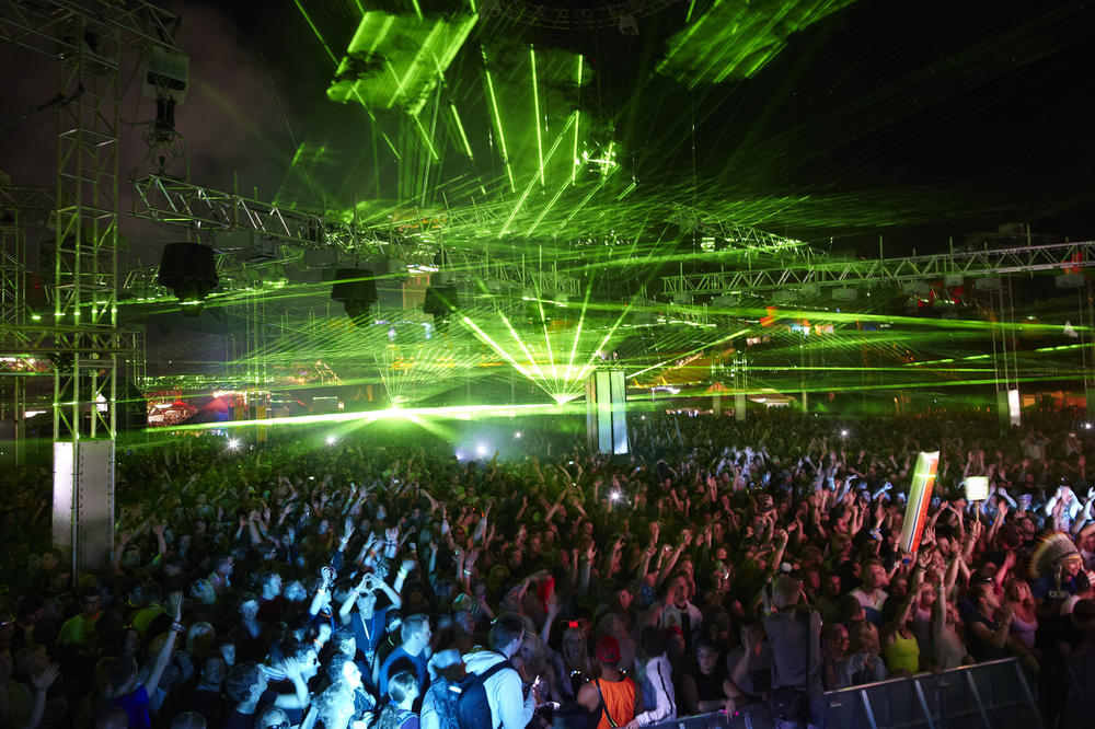 PLEŠI, BEJBE Posle ove NG žurke će vam danima odzvanjati u ušima! I celom Beogradu će! (FOTO)