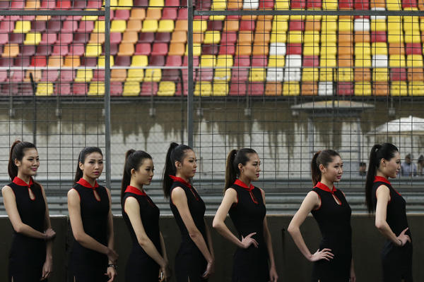 Kineskinje se strasno poljubile na dodeli diploma! Sad o njima priča ceo svet!