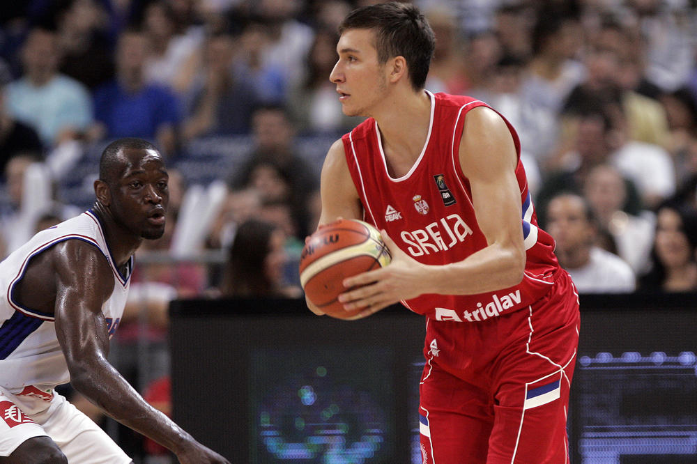 Ma može i iz Beograda: Bogdan pogodio trojku sa celog terena u poslednjoj sekundi! (VIDEO)