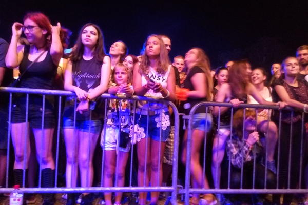 HRVATI POLUDELI ZBOG NAŠIH PEVAČA NA FESTIVALU: Srbija Fest usred Zagreba! Idite na neku livadu pa tamo pevajte!