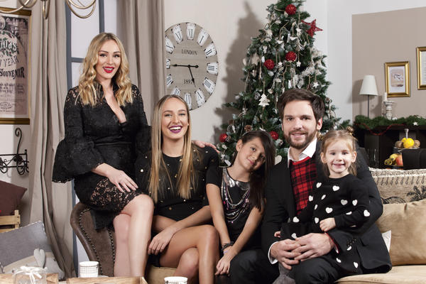 Šta će reći Anabela? Šta to njene ćerke rade u kolima!? (VIDEO)