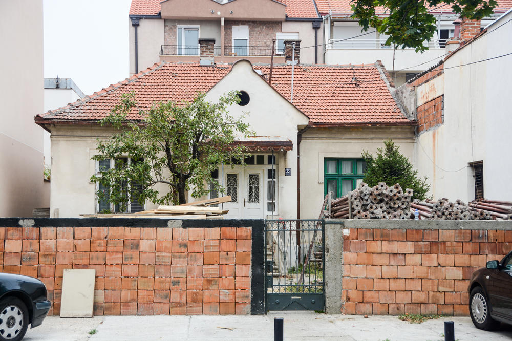 Poslednji smo zavirili u kuću u kojoj su se snimali Srećni ljudi! Sad se s njom desilo nešto strašno! (FOTO)