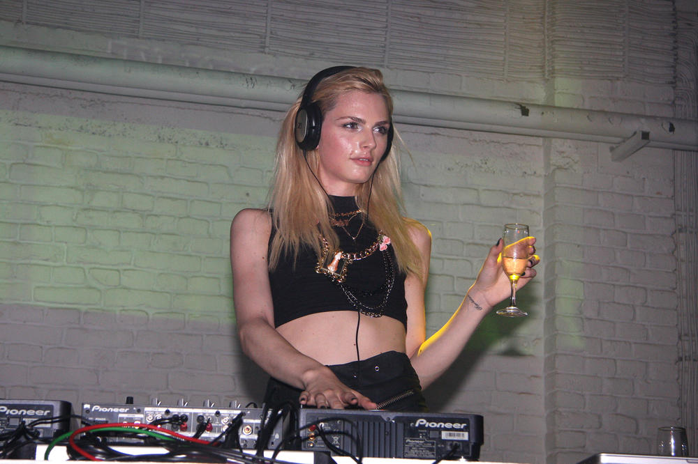 Sve se providi: Andreja Pejić došla u Srbiju, pa pokazala vaginu! (FOTO)