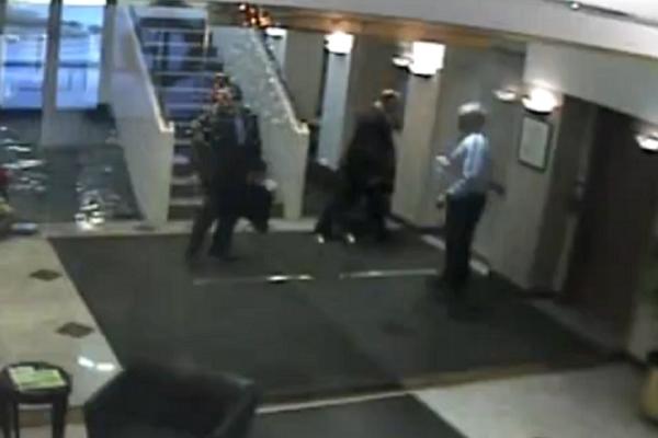 Došao je na posao i zaronio! Bukvalno! (VIDEO)