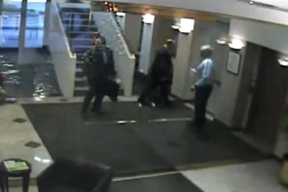 Došao je na posao i zaronio! Bukvalno! (VIDEO)