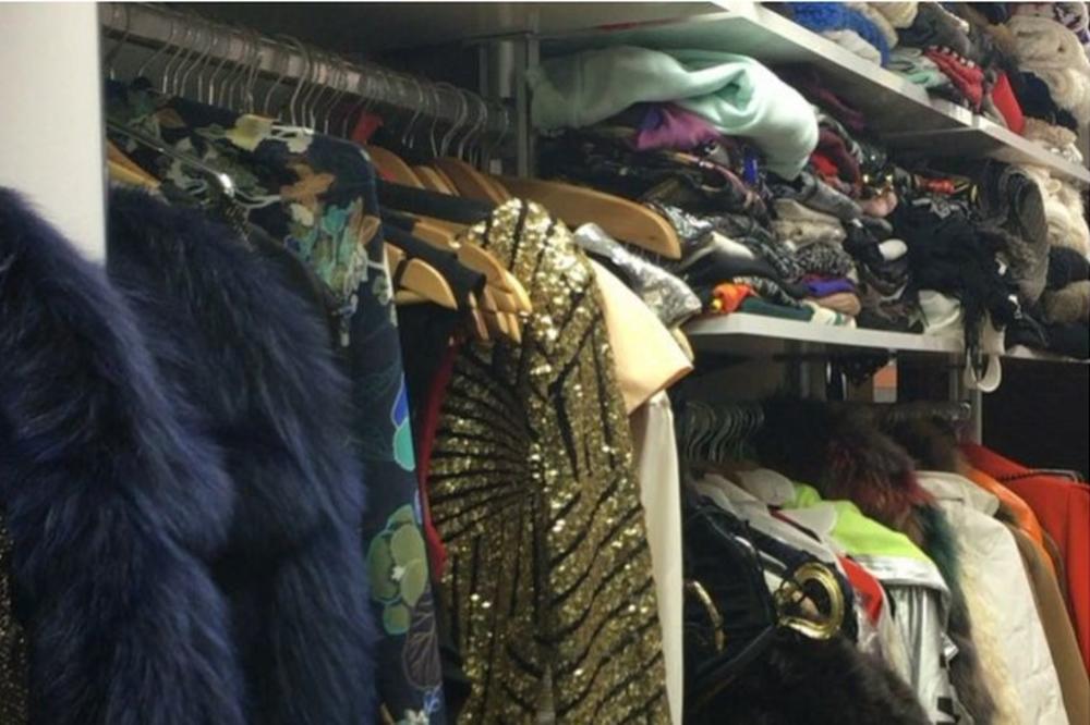 STAVILA JE 1 SITNICU U ORMAR I ODEĆA JOJ JE UVEK MIRISALA: Bolje je od parfema, to svi VEĆ IMATE u kući