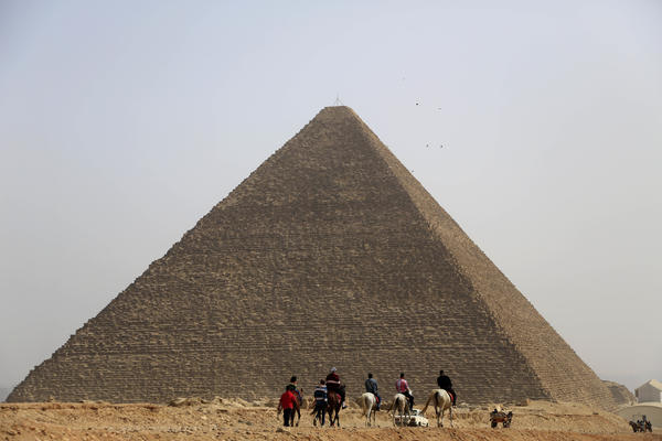 OTKRIVEN SKRIVENI HODNIK U VELIKOJ PIRAMIDI U GIZI: Neverovatno otkriće u Egiptu