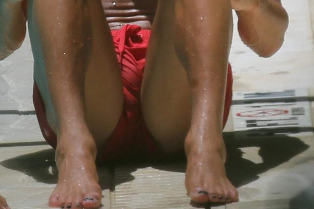 Da li možete da pogodite koji as svetskog fudbala lakira nokte na nogama?! (FOTO)