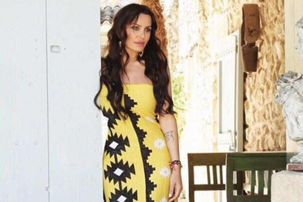 ELENA KARIĆ PISALA O MENSTRUACIJI PA ŠOKIRALA JAVNOST: Naša mesečeva krv je moćan eliksir, naša KRV JE SVETA