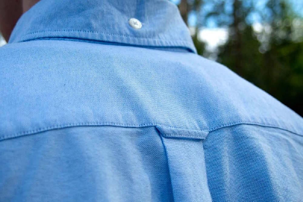 Čemu zapravo služi omča na muškoj košulji? (FOTO)