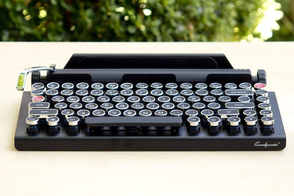 Obradujte hipstera u sebi - nabavite pisaću mašinu za Ajfon! (FOTO) (VIDEO)