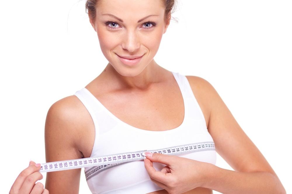 GRUDI ĆE VAM VEĆ UJUTRO BITI PUNO VEĆE: Pred spavanje uradite samo jednu stvar