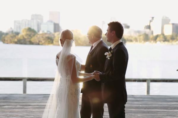 Najslađi mali trol: Dok je svadba u toku, ona je u trku! (VIDEO)