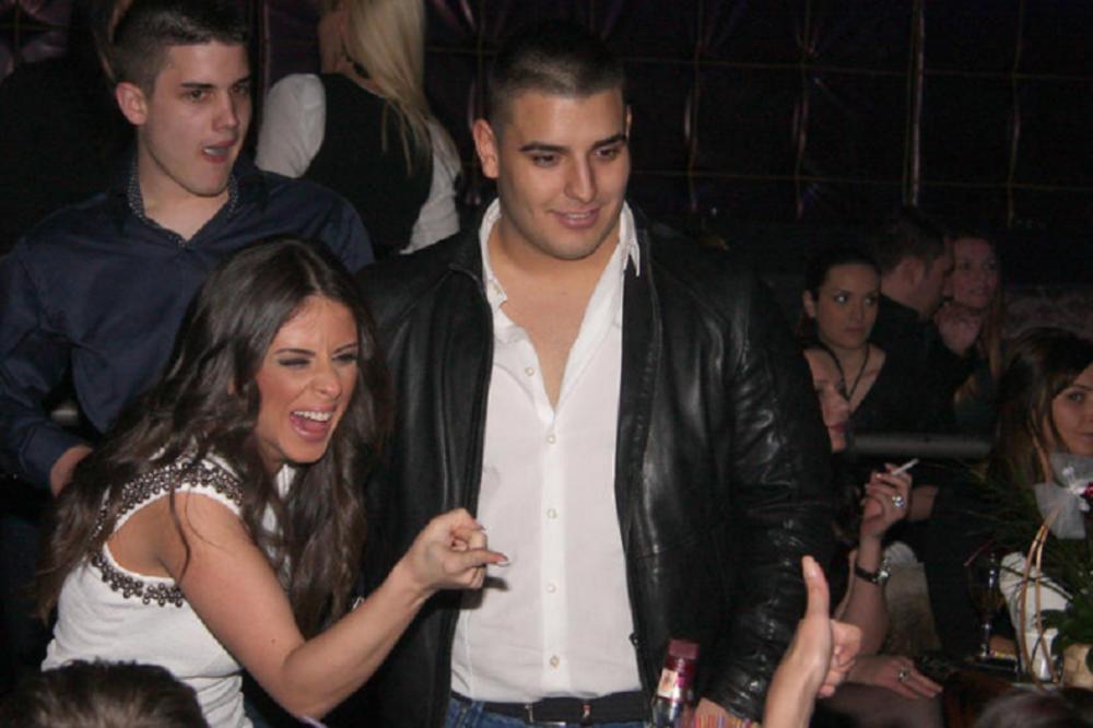 Kako mu je Ana dozvolila ovo? Darko opalio sexy selfi i bacio obožavateljke u trans (FOTO)