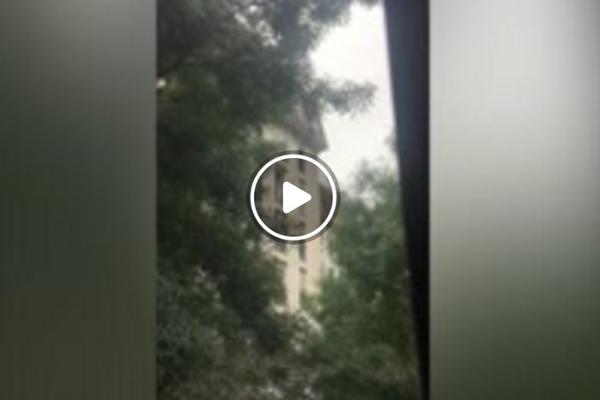 Uzvikivao: Arkan je živ, pa pao sa 7. sprata! Uznemirujući video Dorćolca koji je pao s klime u centru Beograda!