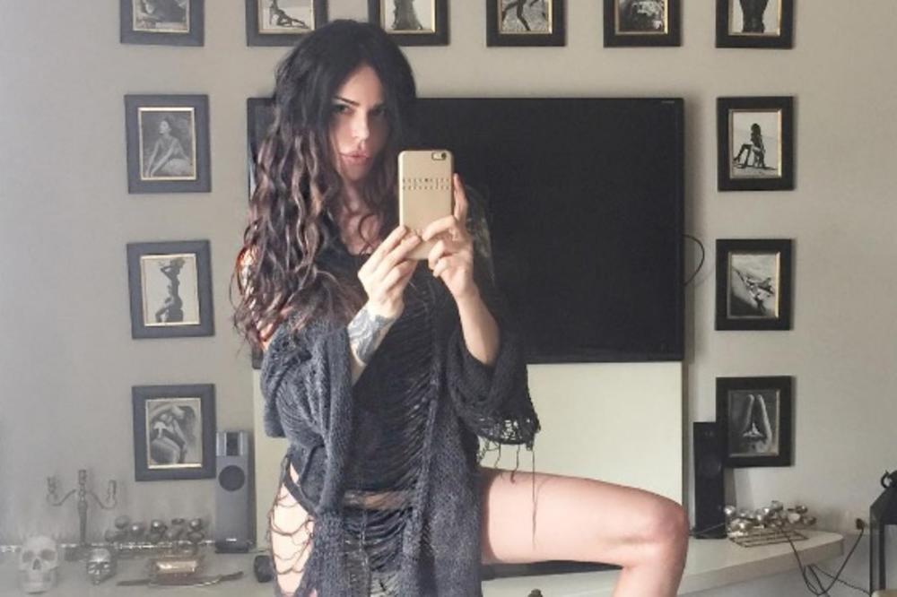 Manekenki iznenada pozlilo u restoranu: Hitno operisana, svi premrli od straha!