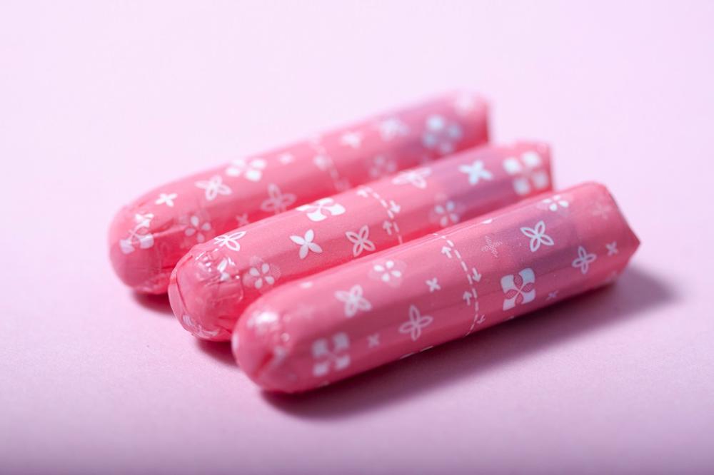 KUPILA JE TAMPONE, A ONDA U NJIMA PRONAŠLA NEŠTO STRAŠNO: Posle ovoga ih nikada više neće koristiti! (FOTO)