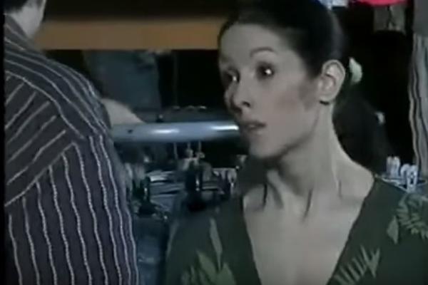 SRPSKA GLUMICA POTPUNO GOLA, SVE JOJ SE VIDI, NEMA BAŠ NIŠTA NA SEBI: Skinula se i ona, NIJE ZA MALOLETNE