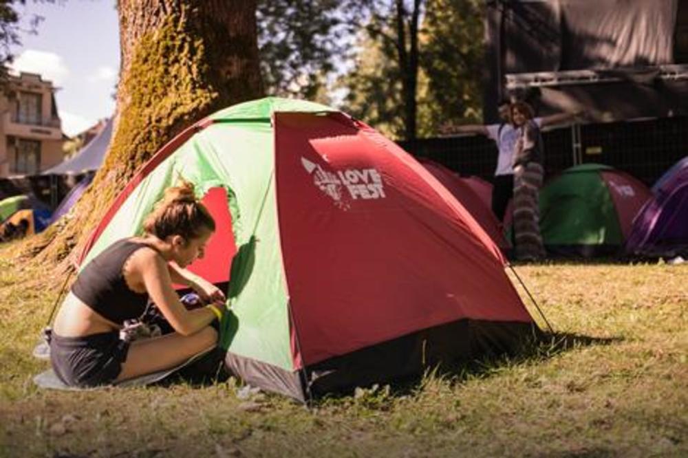 FESTIVAL LJUBAVI OBORIĆE REKORDE VEĆ PRVI DAN: Ova tehno "trojka" otvara Lovefest (FOTO)