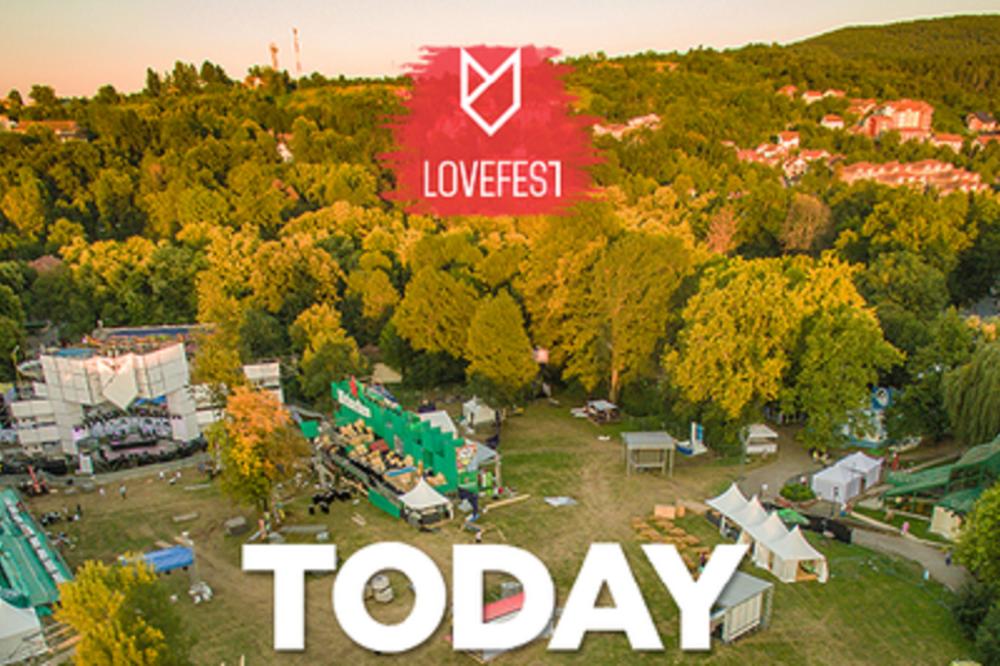 Danas počinje Lovefest: Posetioci sa svih strana okupirali Vrnjačku Banju! (FOTO)