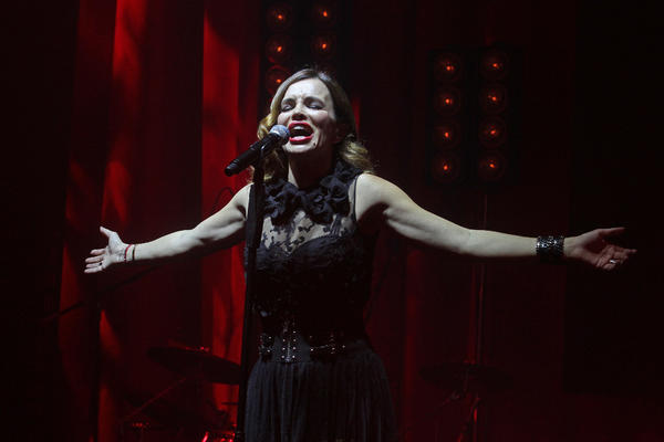 3 razloga zbog kojih Seve šije sve naše pevačice: Kladimo se da ovo poslednje niko na našoj estradi ne zna da uradi! (FOTO)