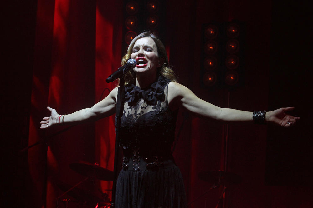 3 razloga zbog kojih Seve šije sve naše pevačice: Kladimo se da ovo poslednje niko na našoj estradi ne zna da uradi! (FOTO)