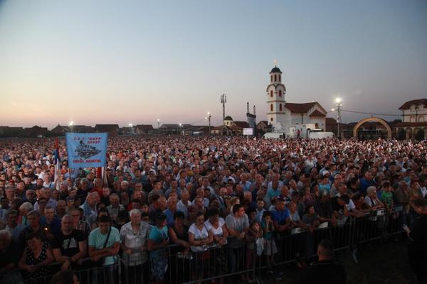 Srbija na nogama: Komemoracija žrtvama hrvatske operacije Oluja! (FOTO)