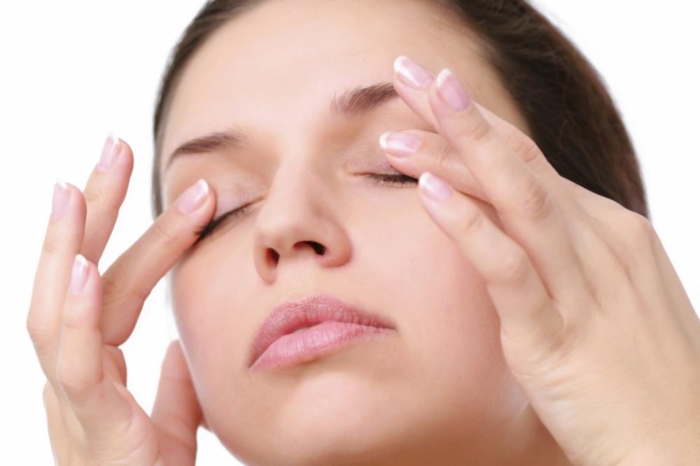 DA LI STE NEKADA OSETILI KAKO VAM SE OČNI KAPAK TRZA? Ovo je uzrok te pojave!