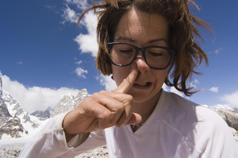5 grozota koje svaka dama radi kad je sama (FOTO) (GIF)
