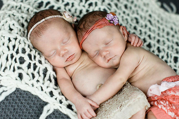 ZATRUDNELA 2 PUTA U 10 DANA i dobila bliznakinje! Da li ste čuli za ovaj fenomen? (VIDEO)