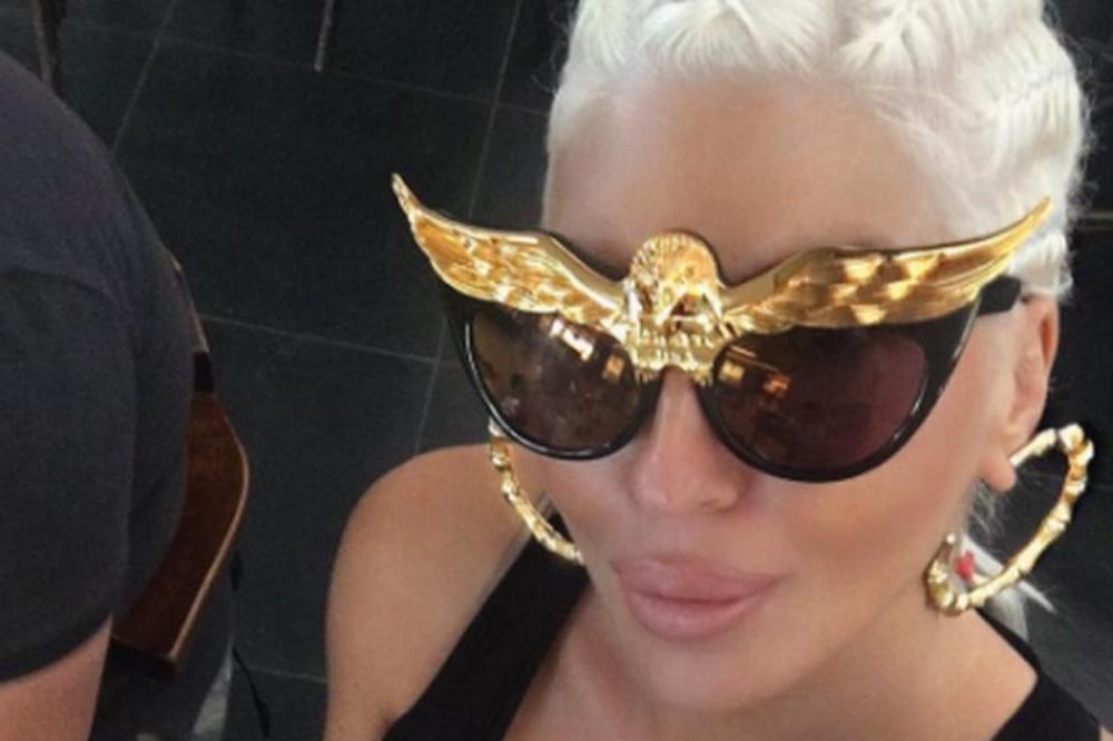 JK iskipelo sve: Zbog tigrastog bikinija svi pali u trans (FOTO)