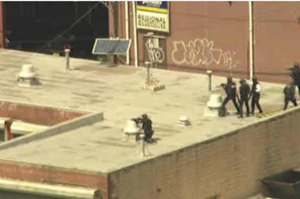 Okončan haos u Njujorku! Policija reagovala, uhapšen beskućnik koji je držao taoce! (FOTO)