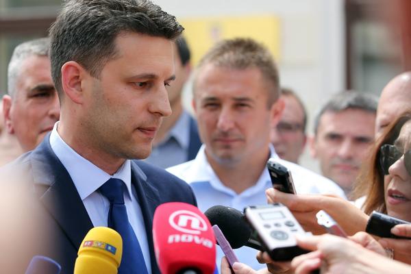 Božo Petrov: Nisam video paljenje srpske zastave, ali...