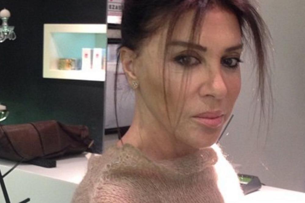 Ko bi poverovao da je u osmoj deceniji? Turska glumica izgleda 30 godina mlađe! (FOTO)