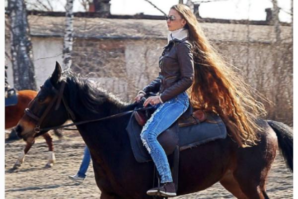 Kao da je izašla iz bajke: Zlatokosa stvarno postoji - i dolazi iz Rusije (FOTO) (VIDEO)