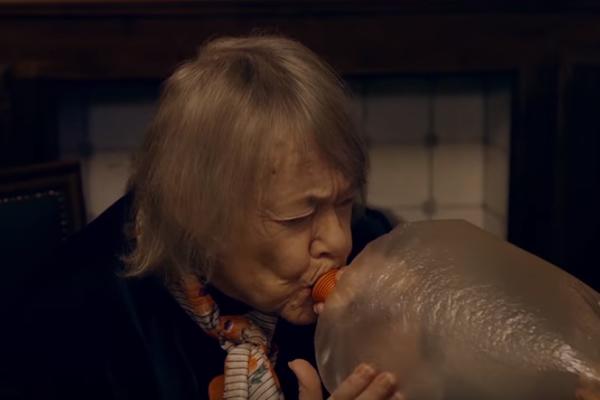 Zajedno imaju 233 godine, a prvi put su probale kanabis! (VIDEO)