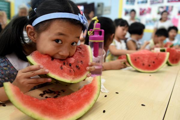 9 čuda koje će se desiti sa vašim telom ako svaki dan jedete lubenicu (FOTO) (GIF)