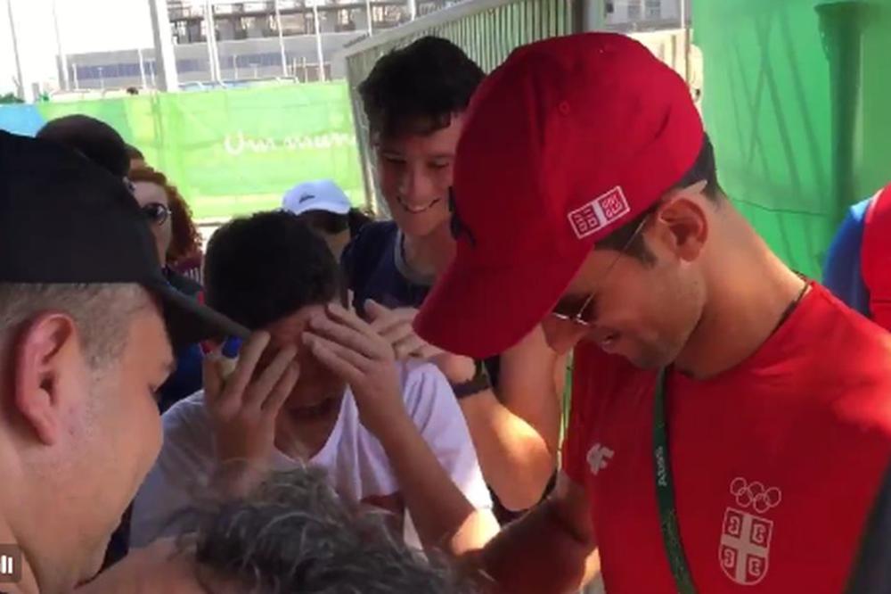 Klinac lio suze i tresao se, a onda mu je prišao Novak Đoković! (VIDEO)