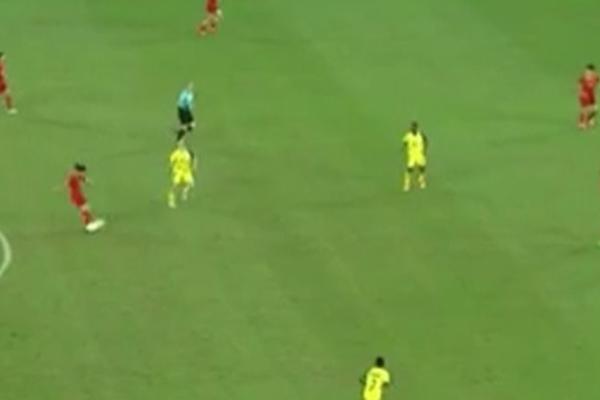 Bomba u Riju: Brazil je zemlja fudbala, a klanja se jednoj maloj Kineskinji! (VIDEO)