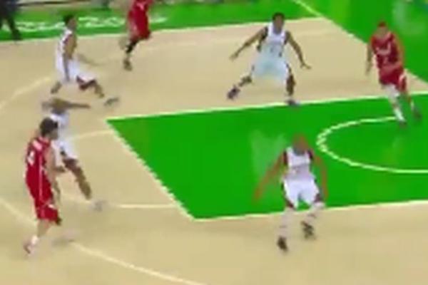 Igrači Venecuele nisu znali šta ih je snašlo posle ove Teove asistencije! (VIDEO)