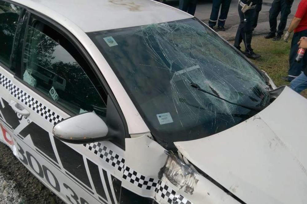 Momak i devojka oteli taksistkinju u centru Novog Sada, pa joj slupali auto! (FOTO)