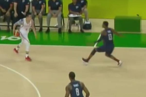 Azijski kostolomac: Kinez naučio NBA zvezdu šta znači burek! (VIDEO)