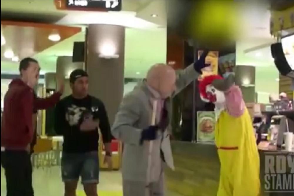 Dekici se nije dopao obrok u Mek Donaldsu, a klovnu se nije dopalo njegovo ponašanje! (VIDEO)