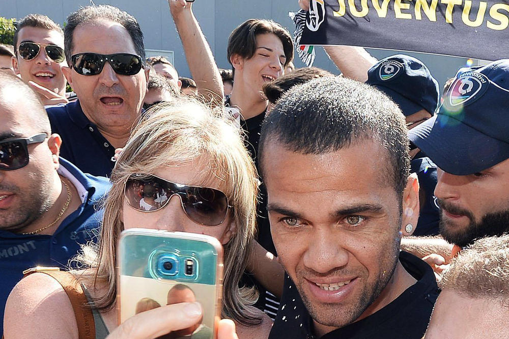 Devojka Danija Alvesa je toliko dobra riba, da je njena guza bukvalno zapalila Instagram! (FOTO)