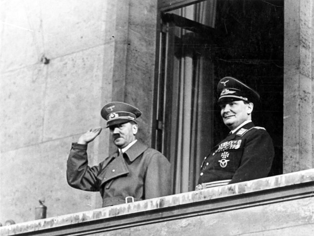 Hitler, Gering