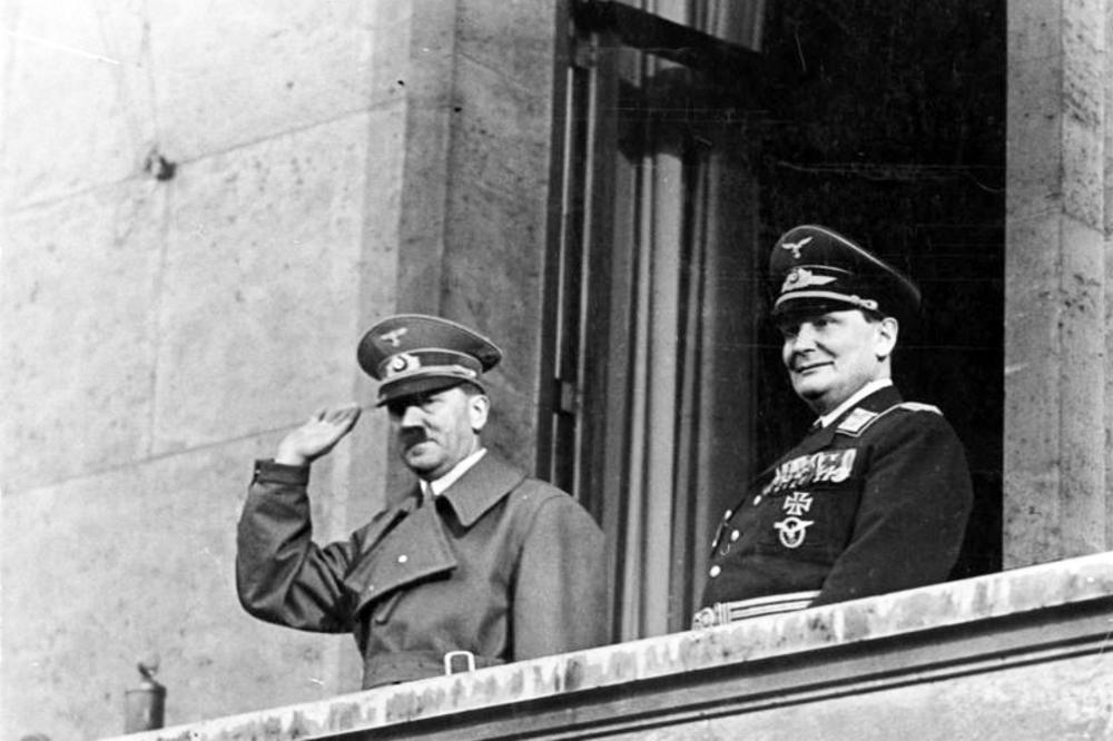 ŽELITE FIREROV TELEFON: Hitlerov crveni stavljen na aukciju, cena - prava sitnica! (FOTO)